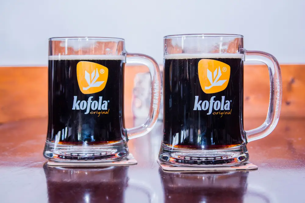 kofola-tvguru | TVGURU.cz Kofola tehdy vznikla na odpověď na západní Coca-Colu