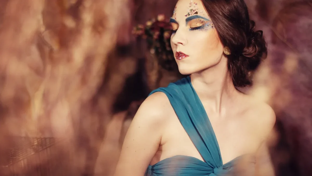 Femme fatale.