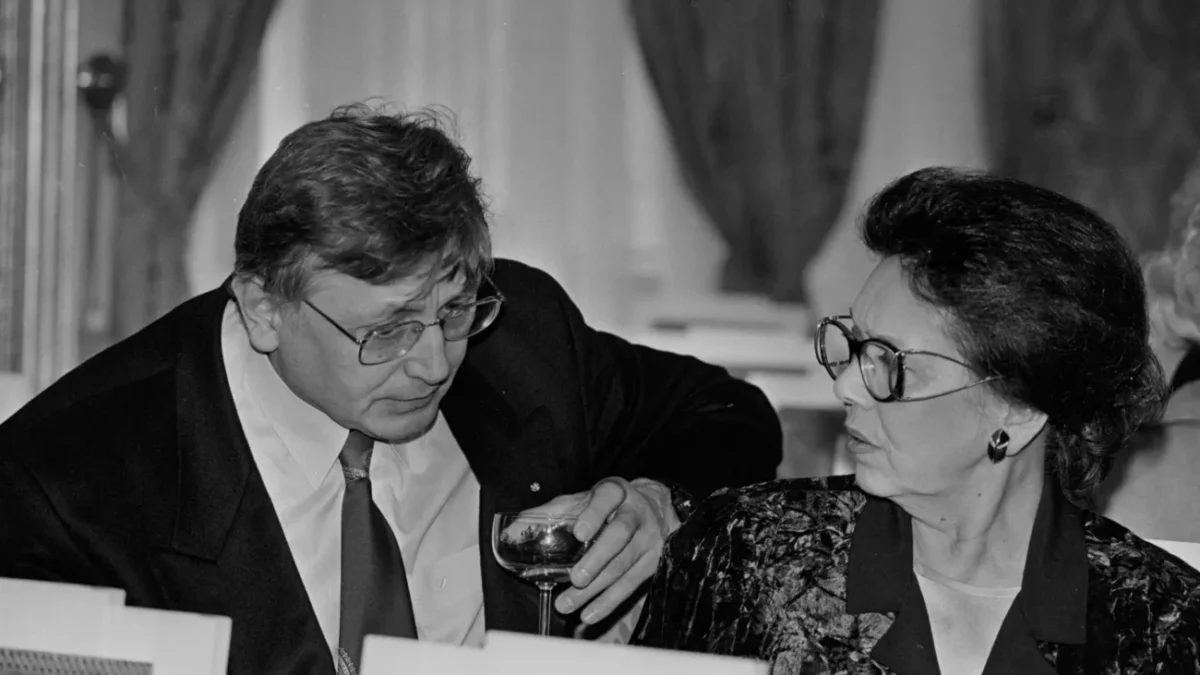 Jiří Menzel a Jiřina Jirásková na černobílé fotografii.