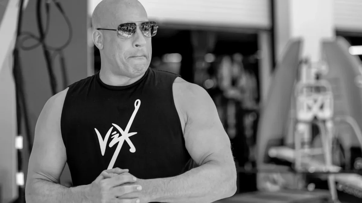 Vin Diesel na černobílé fotce.