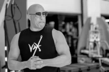 Vin Diesel na černobílé fotce.
