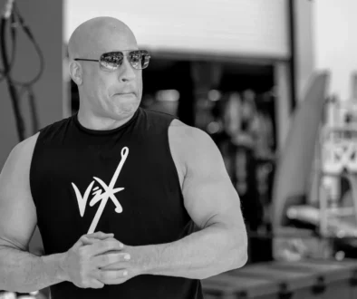 Vin Diesel na černobílé fotce.