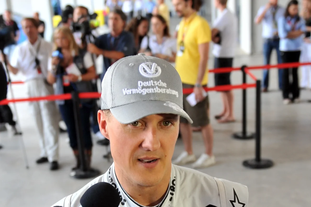 shutterstock_613954847-2 | TVGURU.cz Michael Schumacher dává rozhovor.