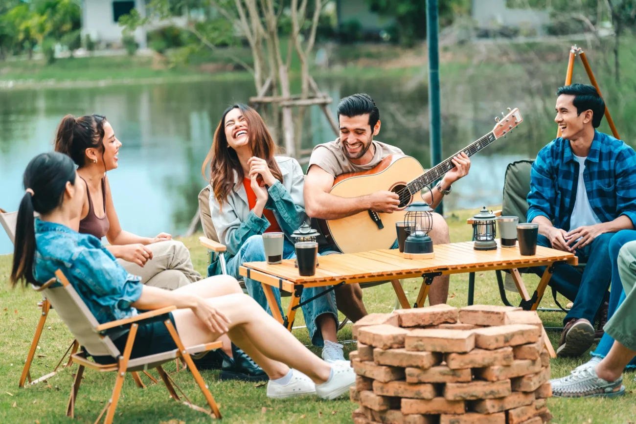 shutterstock_2431336623 1 | TVGURU.cz Přátelé.