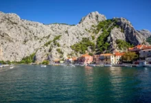 Zátoka pobřežního města Omiš
