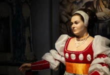 Vosková figurína z Popelky.