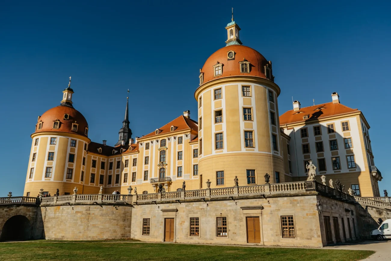 shutterstock_2176838037 | TVGURU.cz Německý zámek Moritzburg.