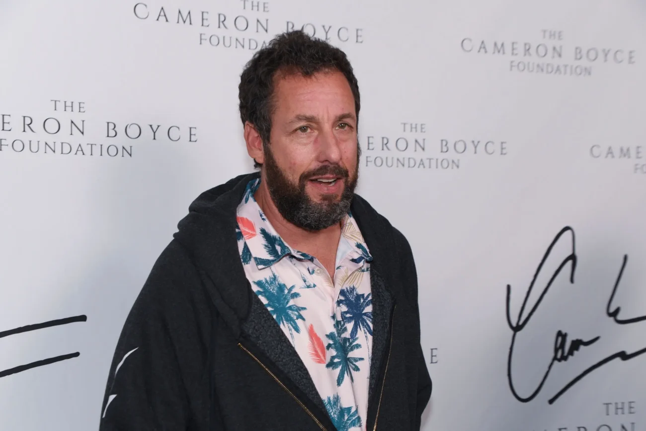 Adam Sandler při společenské události.
