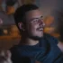 pár sleduje televizi film