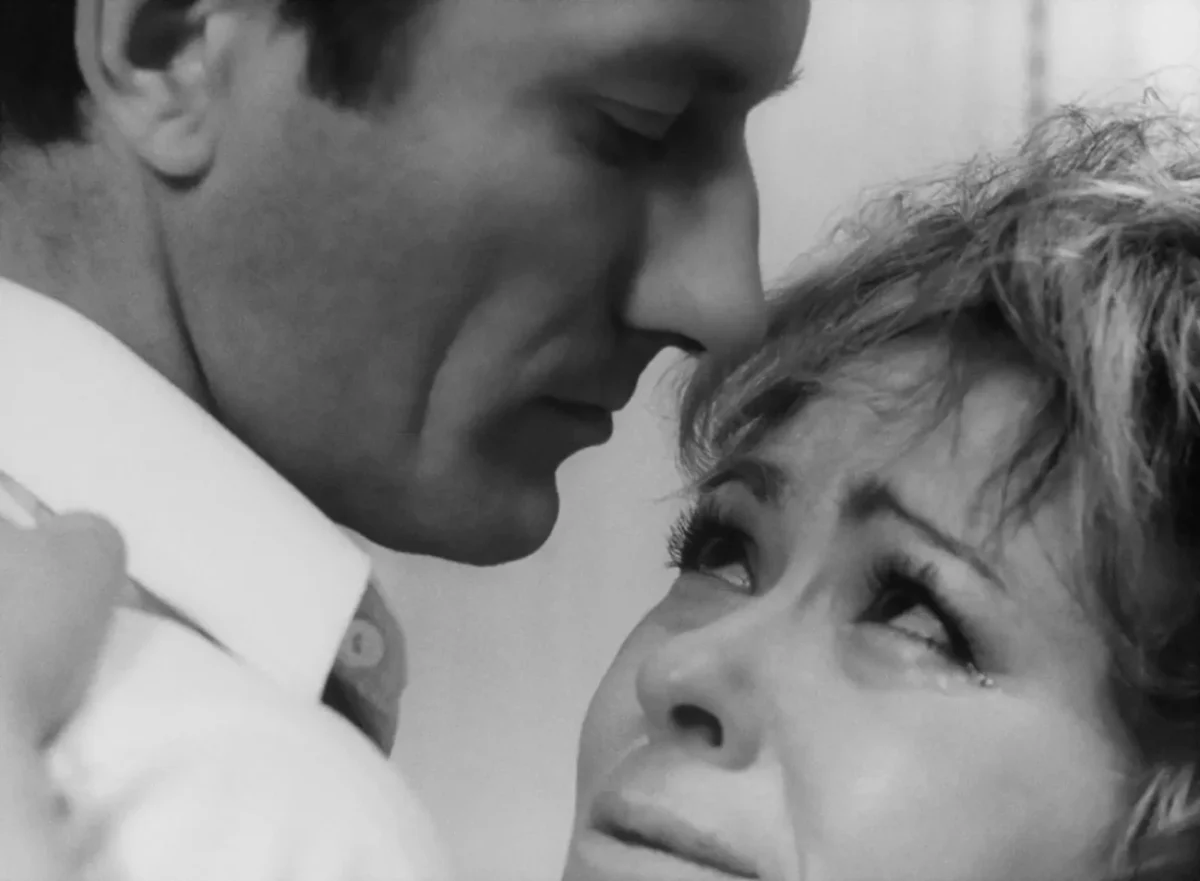 Radoslav Brzobohatý a Jiřina Bohdalová ve snímku Ucho