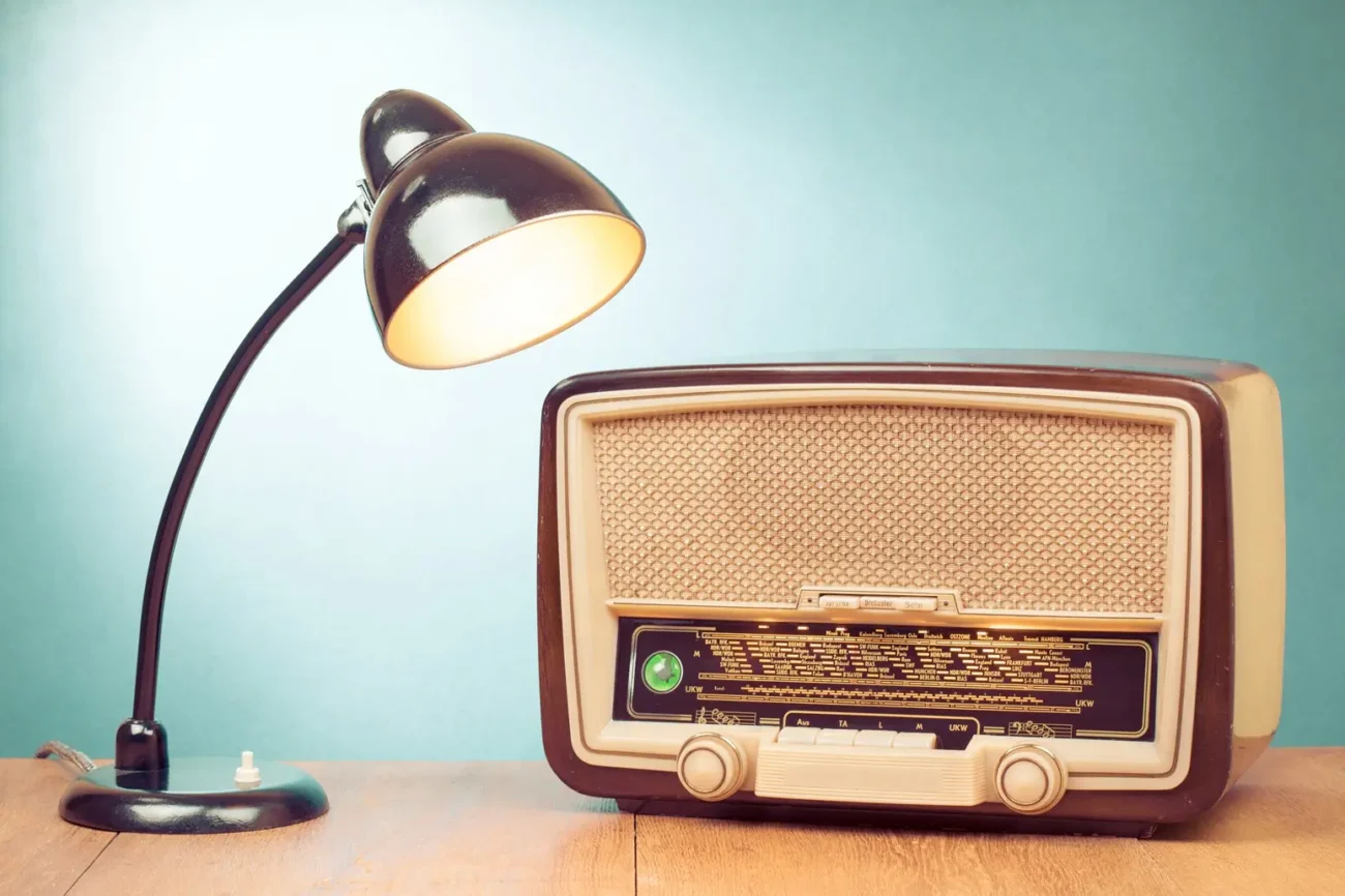 Za některé stolní lampy dostanete spoustu peněz Shutterstock | TVGURU.cz retro lampa