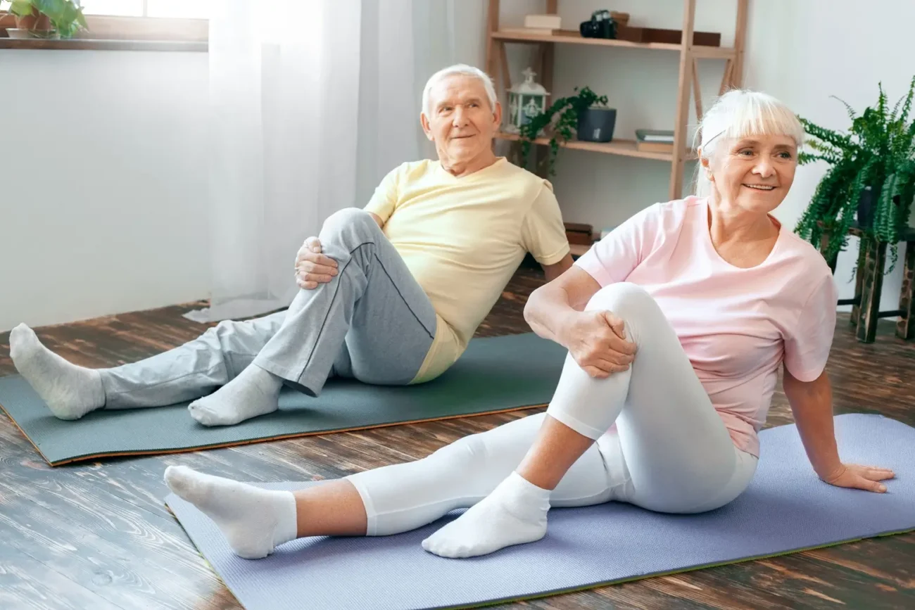 Senioři kteří začnou den ranní rozvičkou jsou šťastnější Shutterstock | TVGURU.cz ranní rozcvička seniorů