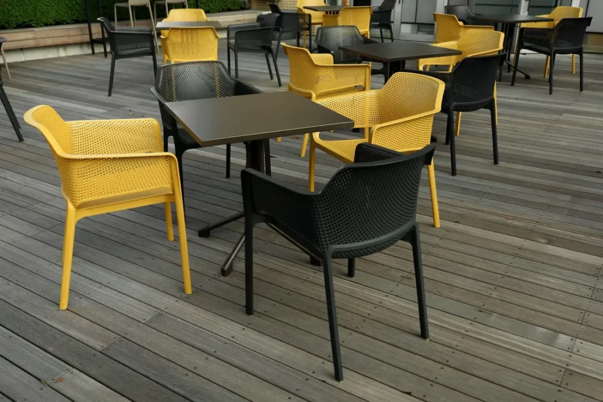 Plastový retro nábytek