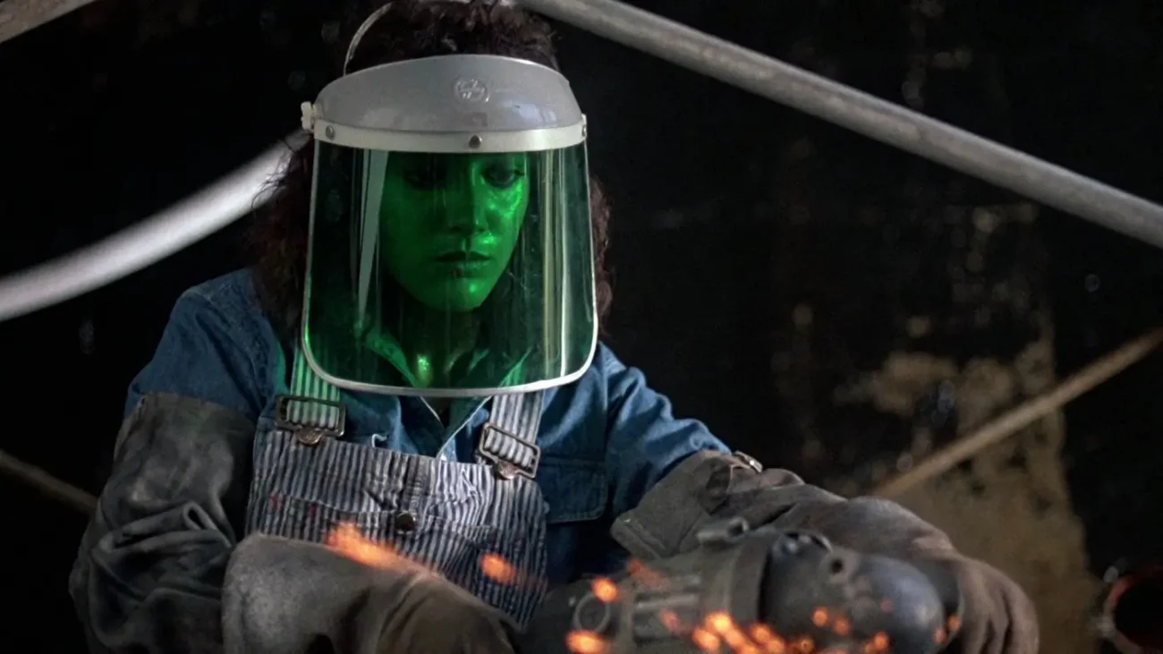 flashdance-tvguru | TVGURU.cz Hlavní hrdinka filmu Flashdance je taktéž svářečka