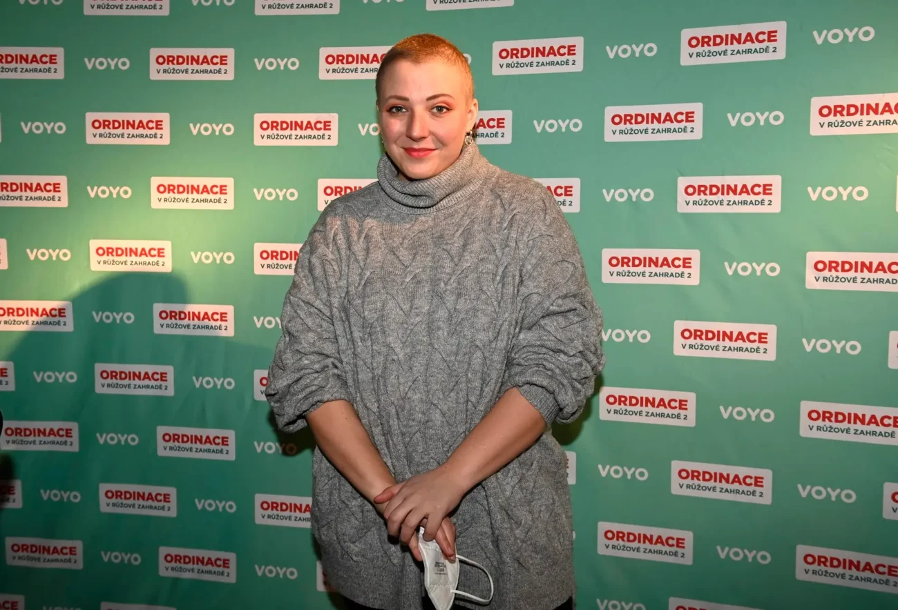 profimedia-0945728696 | TVGURU.cz Anna Slováčková usmívající se na fotku.