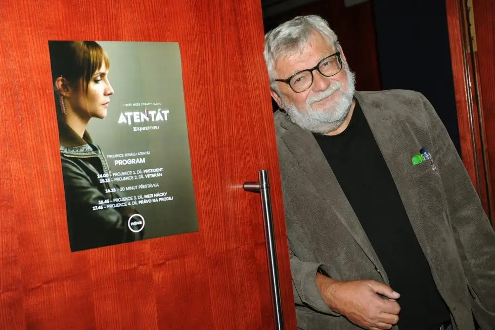 Atentát je spojen s Josefem Klímou. Zdroj: Profimedia | TVGURU.cz Plakát seriálu Atentát a Josef Klíma.