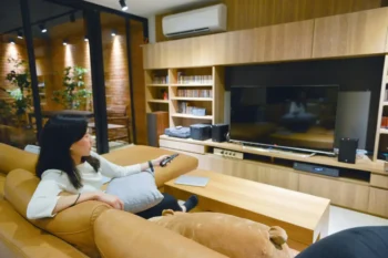Žena, která vypla televizi.
