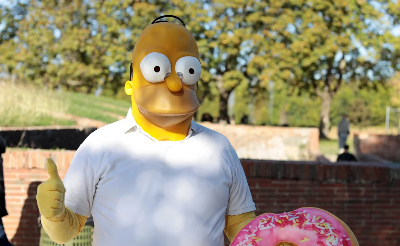 shutterstock_2222268243-2 | TVGURU.cz Postavička Homera ze Simpsonových.