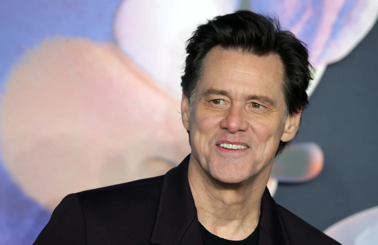 shutterstock_2557727689 | TVGURU.cz Usmívající se Jim Carrey.
