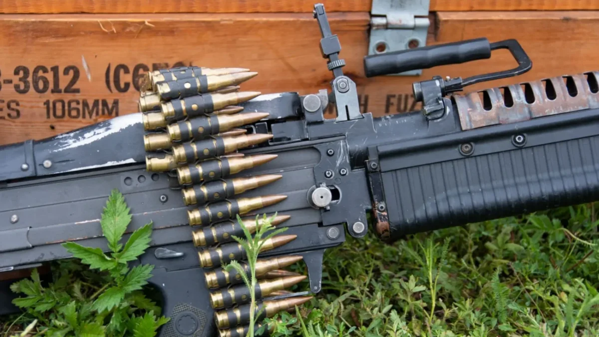 americký kulomet M60 s nábojovým pásem