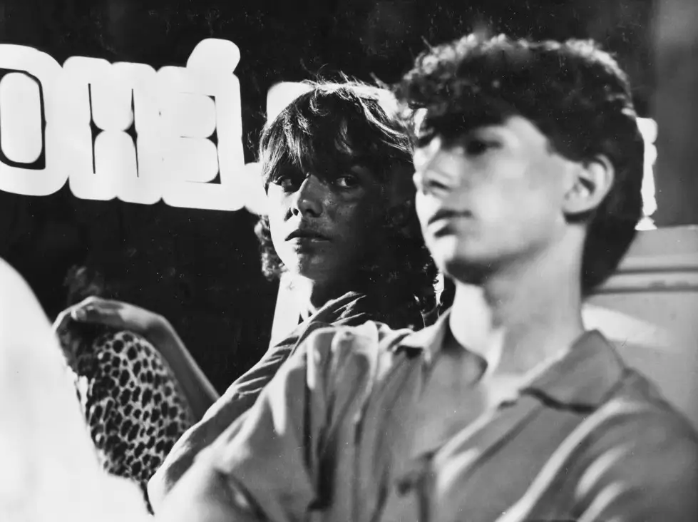 Discopříběh je filmem s mnoha Davidovými písničkami. Zdroj: Profimedia | TVGURU.cz Černobílá fotografie z filmu Discopříběh.