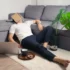 Některé typy sedaček jsou tak tvrdé a nepohodlné, že z nich bolí záda
