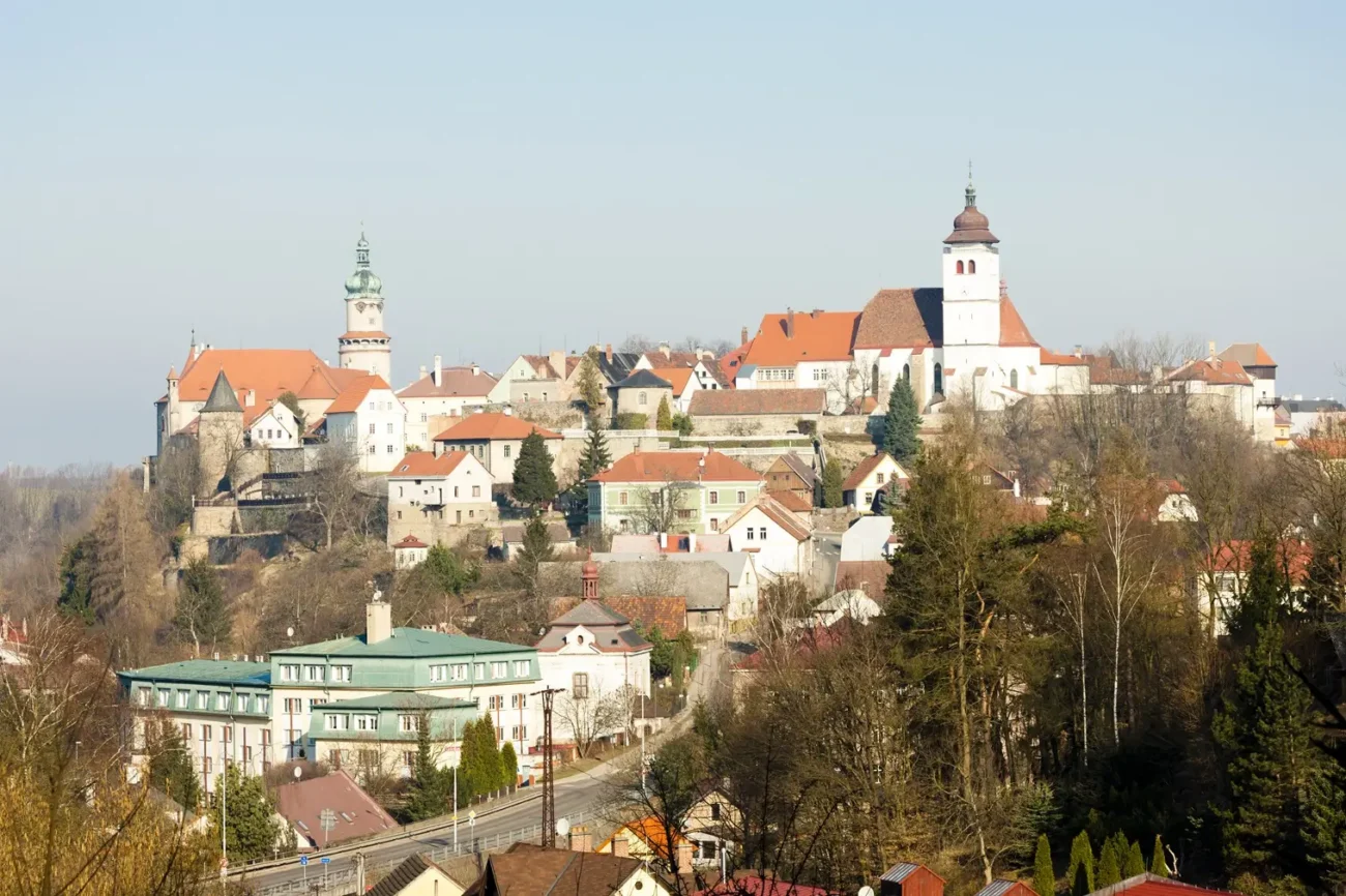 Nové Město nad Metují místo kde se vyráběly legendární československé hodinky Shutterstock | TVGURU.cz Nové Město nad Metují