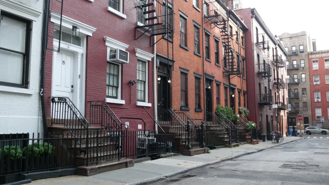 shutterstock_2570835159 | TVGURU.cz Domy v Greenwich Village v New Yorku.