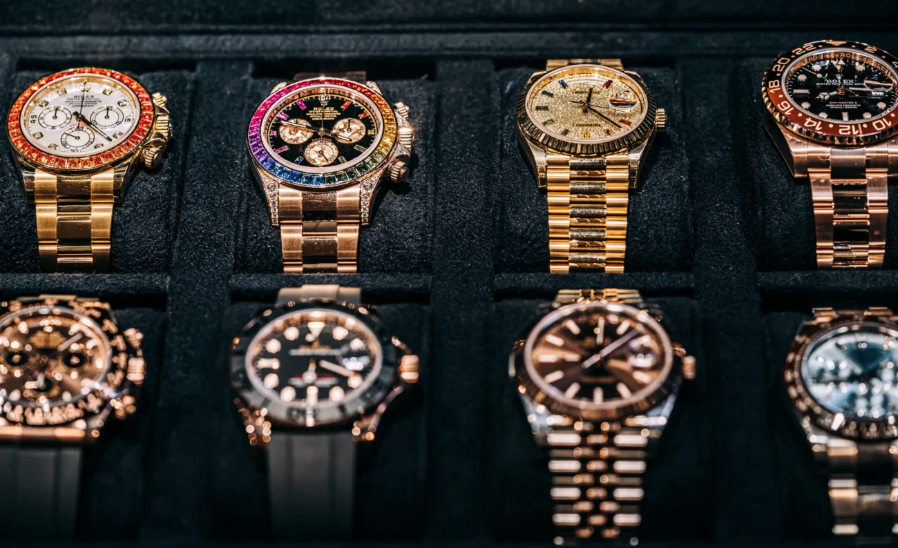 shutterstock_2606906059-2-2 | TVGURU.cz Vystavené rolexky.