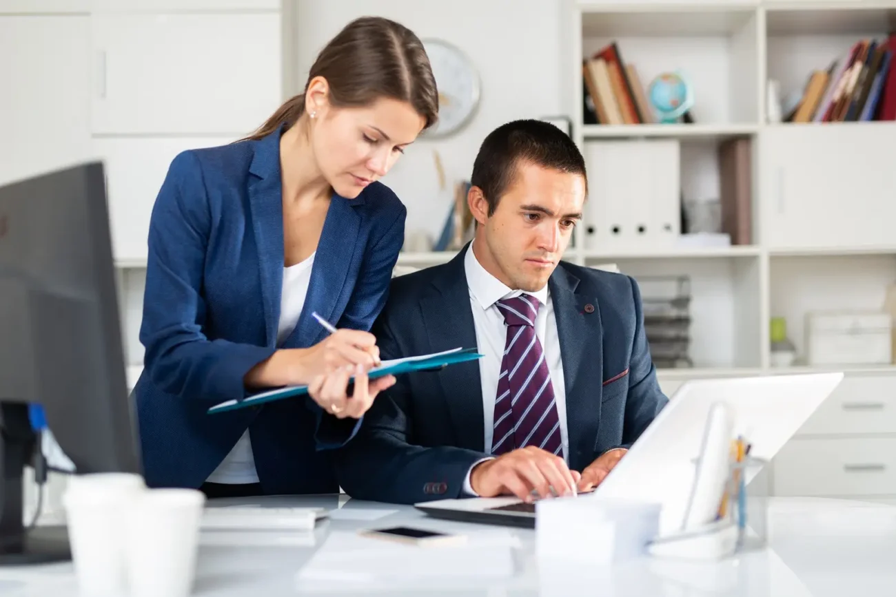 Podle hvězd jsou ideálními asistentkami ředitele lidé narození v jednom znamení Shutterstock | TVGURU.cz asistentka ředitele