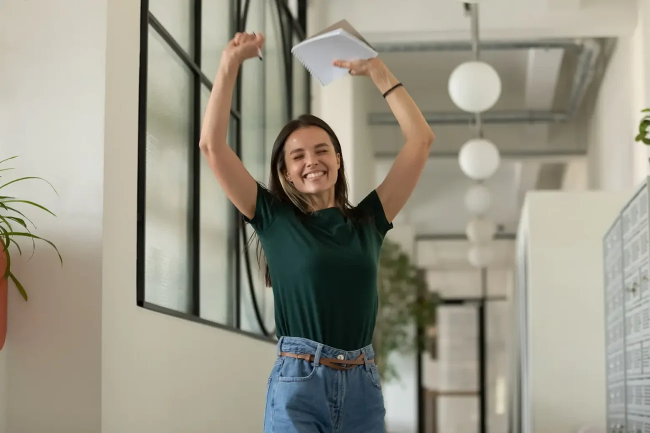 Radost z nalezení oné kouzelné věty navenek se však dokonale ovládáte Shutterstock | TVGURU.cz radost z úspěchu
