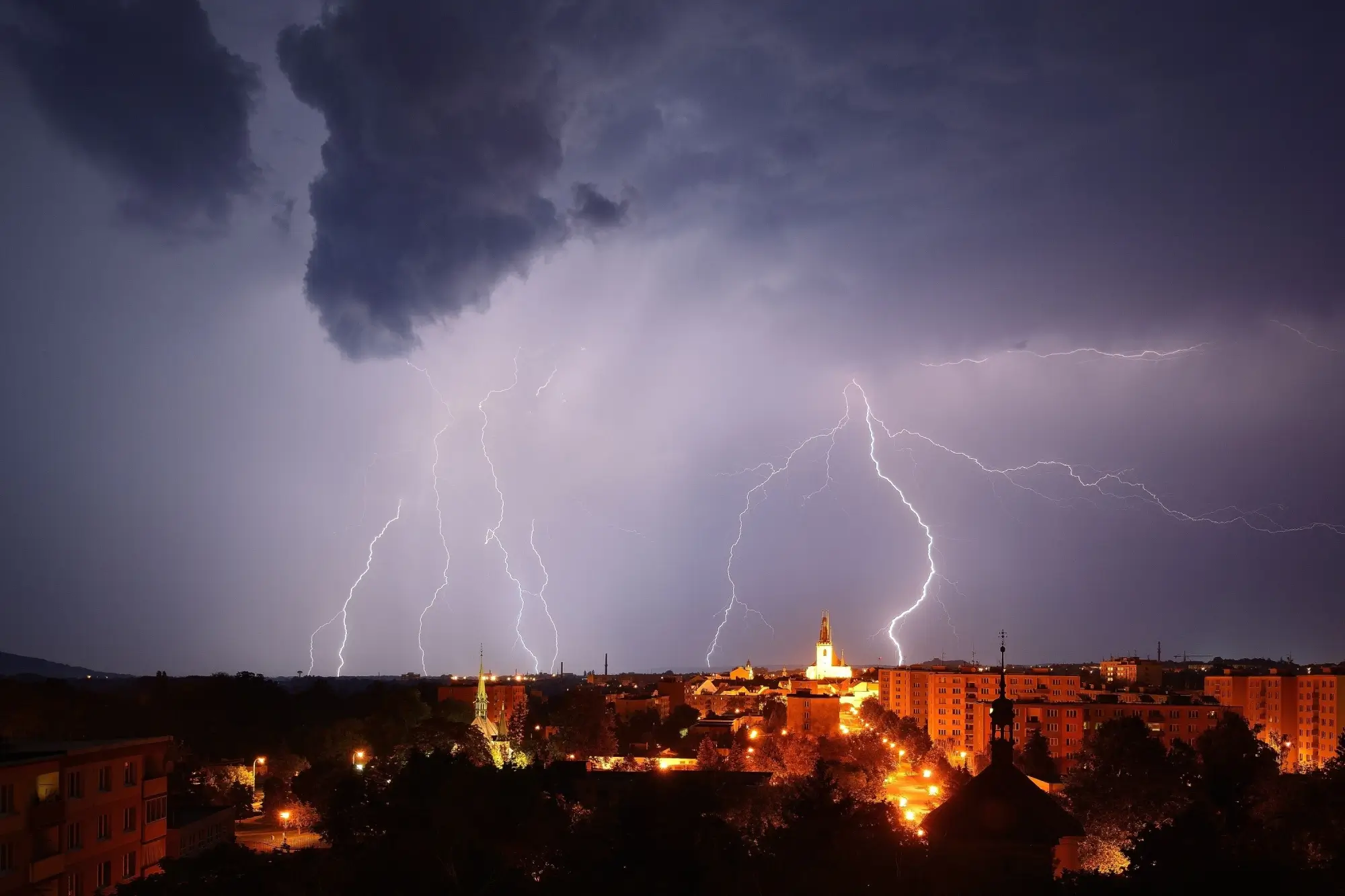 Česko čeká 5 nejistých dnů. Meteorologové varují, že to nejhorší může teprve přijít