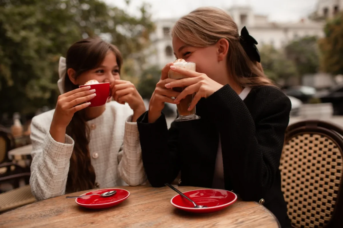 bohaté ženy na kávě