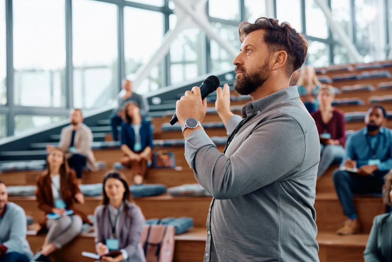 shutterstock_2346168367 1 | TVGURU.cz Leader.