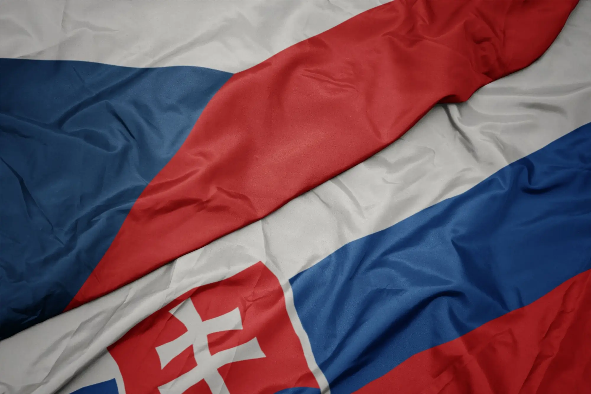 Shutterstock_1682425243 | TVGURU.cz česká a slovenská vlajka