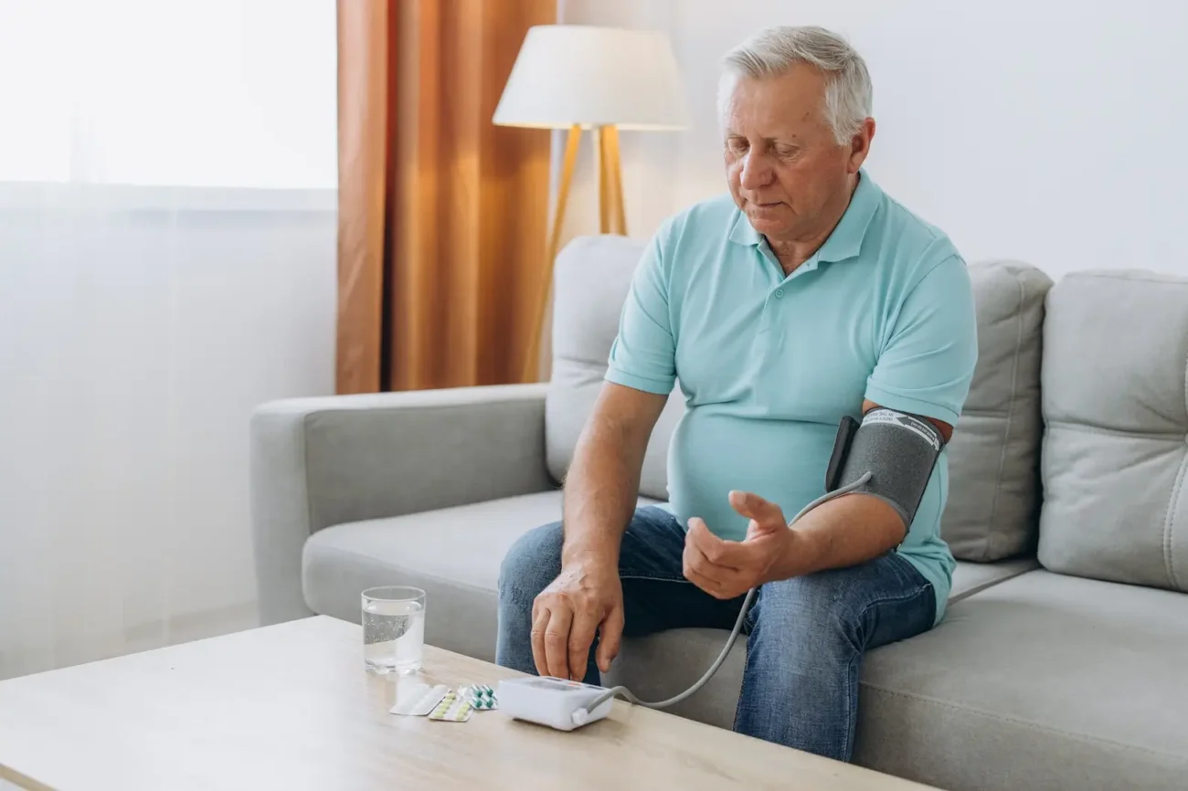 Prudké ochlazení škodí nejvíce lidem s onemocněním srdce Shutterstock | TVGURU.cz muž s onemocněním srdce