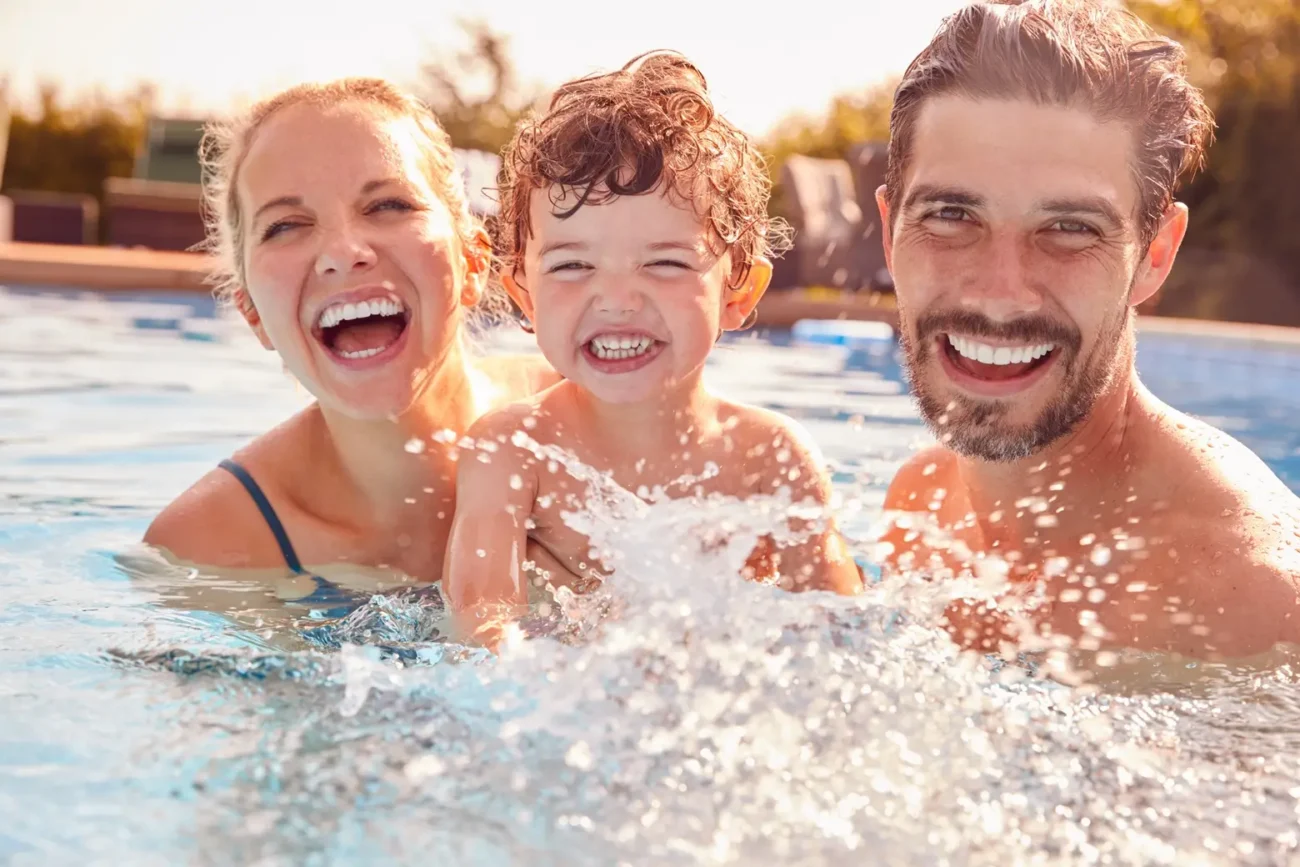 O víkendu nám bude u vody příjemně. Shutterstock | TVGURU.cz koupání