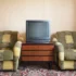stará vintage televize a křesla