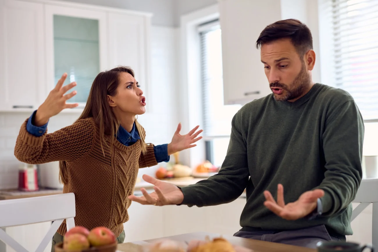 Byly tyto herečky takové i ve skutečnosti? Zdroj: Shutterstock | TVGURU.cz Hádající se žena s mužem.