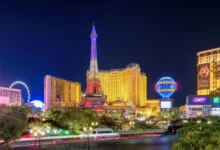 výhled na noční město Las Vegas