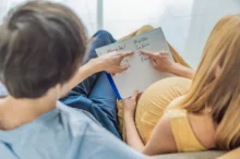 Pár vybírá jméno pro svého potomka