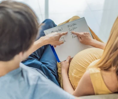 Pár vybírá jméno pro svého potomka