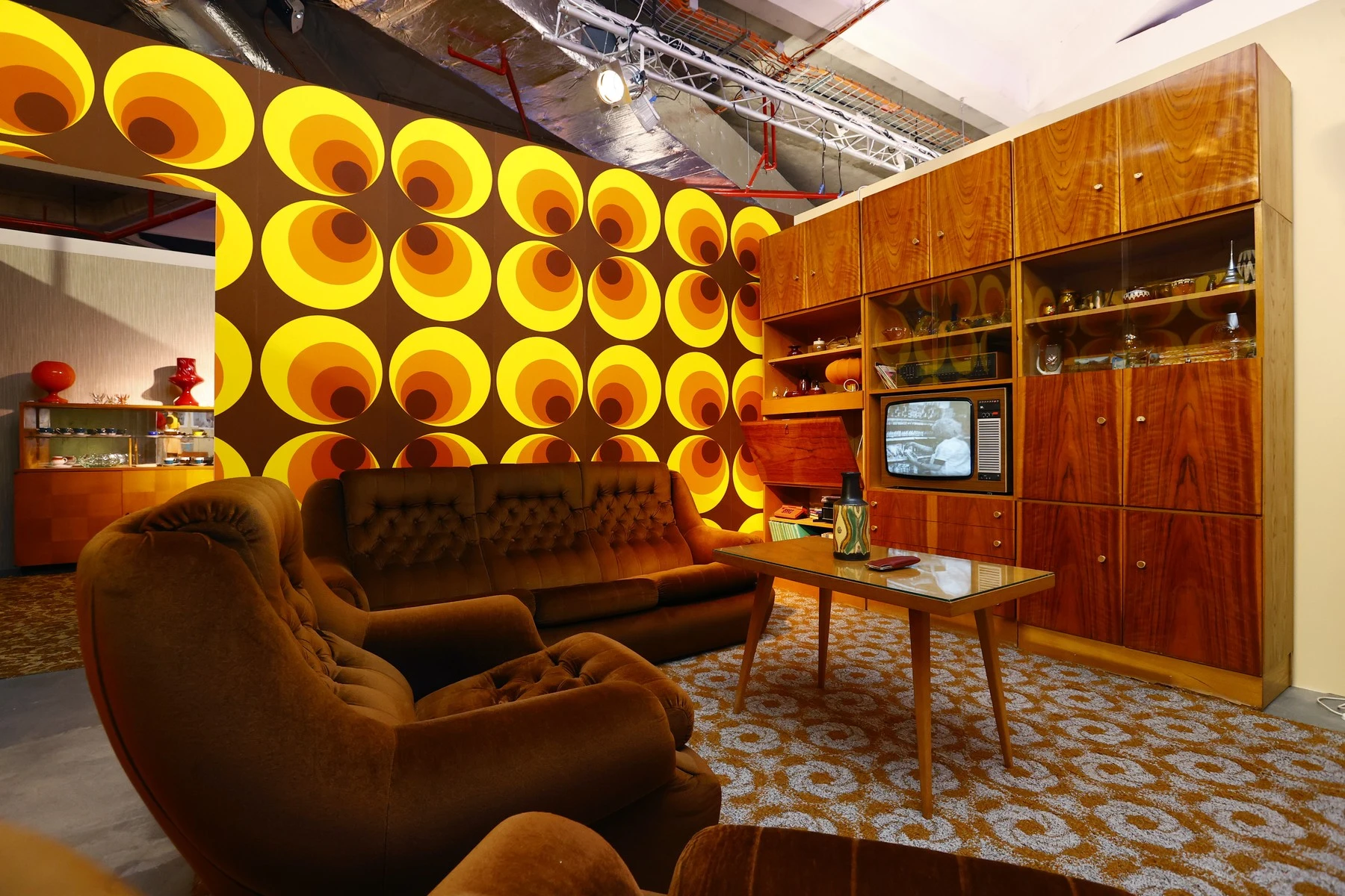 Tyhle závěsy za 5 Kčs visely v každém bytě. Teď za ně Japonci zaplatí 60 tisíc a ještě se ukloní