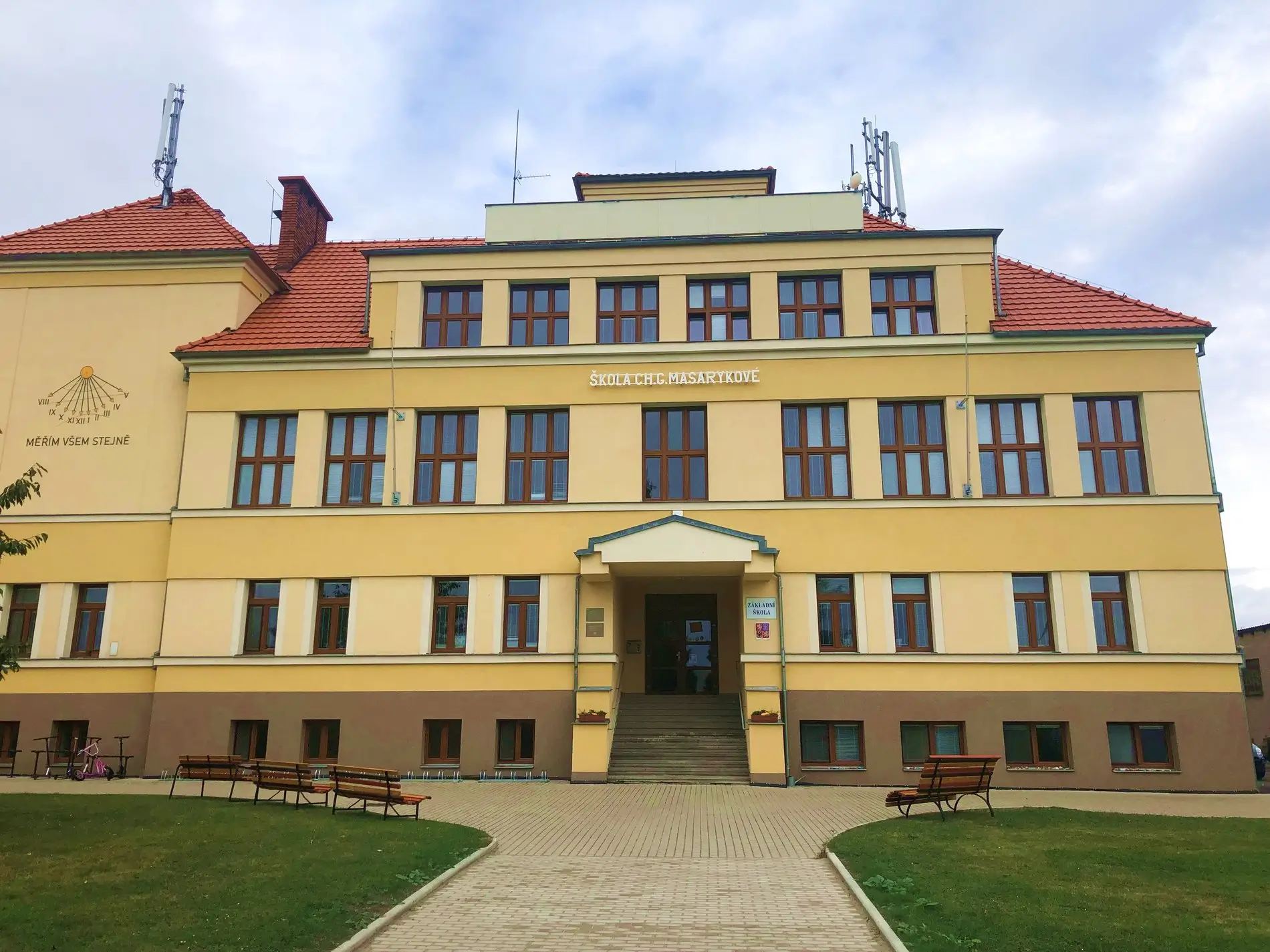 Tenhle příklad by do 10 sekund spočítal i účetní z JZD. Pokud to nedáte, jste matematický analfabet