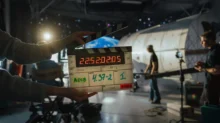 filmová klapka ve studiu