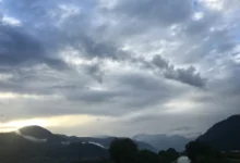 nebe s mraky a zamračeno