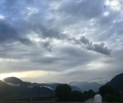 nebe s mraky a zamračeno