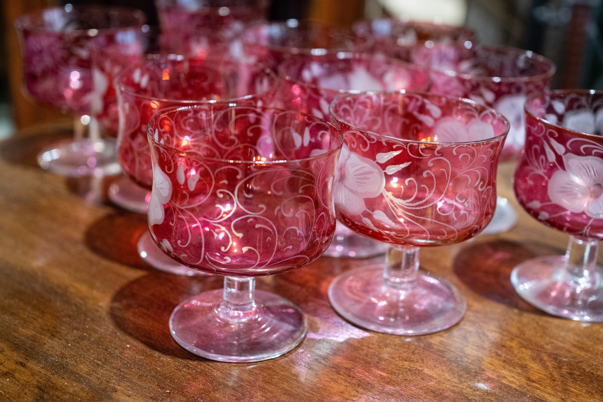 Nemáte v kredenci tuhle sklenici? Sběratelé se po ní shánějí a nabízejí za ni 720 milionů korun