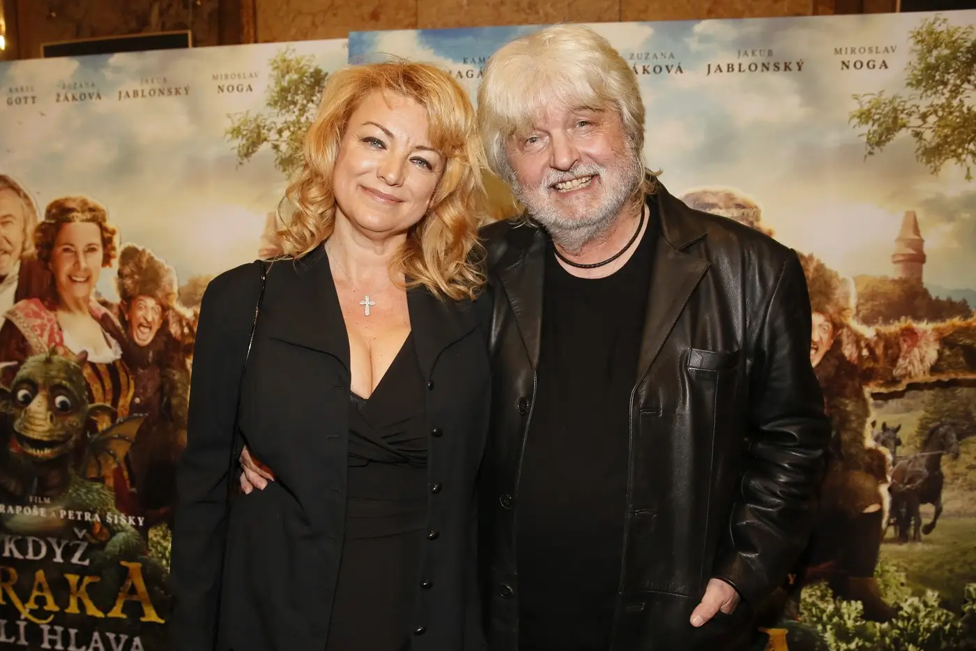 Dušan Rapoš s manželkou Evou Vejmělkovou na premiéře filmu Když draka bolí hlava