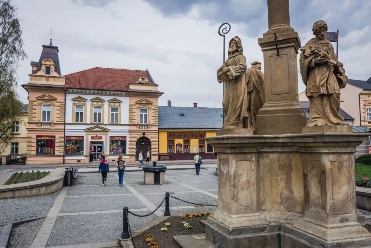 Ve Vizovicích uslyšíte valašské nářečí | TVGURU.cz Vizovice náměstí